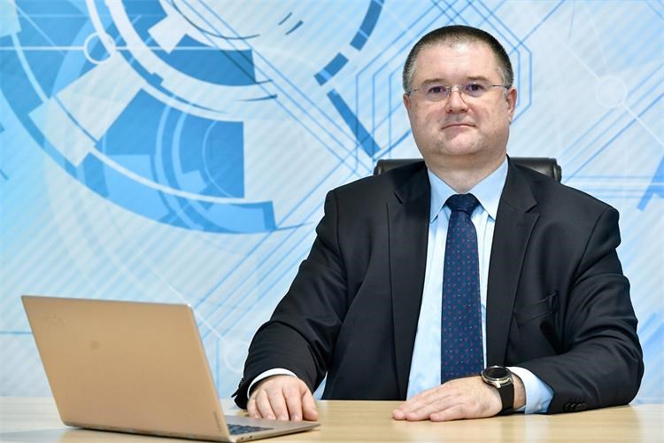 Državni tajnik Bernard Gršić na 39. sjednici Vlade RH za vrijeme predstavljanja geoinformacijskog sustava